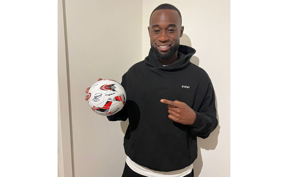 Signed footballs Lutsharel Geertruida