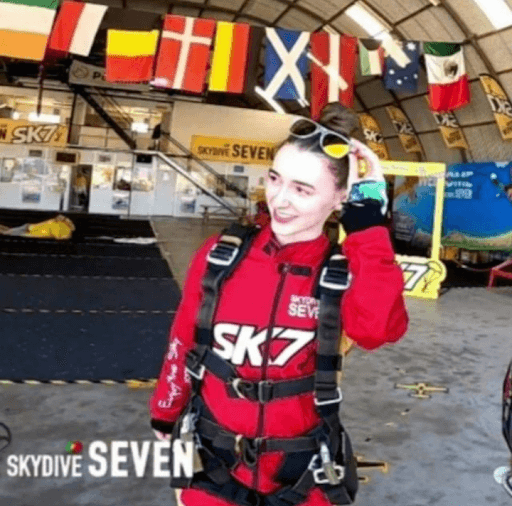 Amelie Bouchenot skydiving